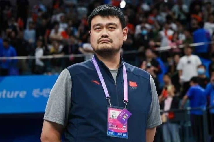 女生把自己尿口扒开给男生捅